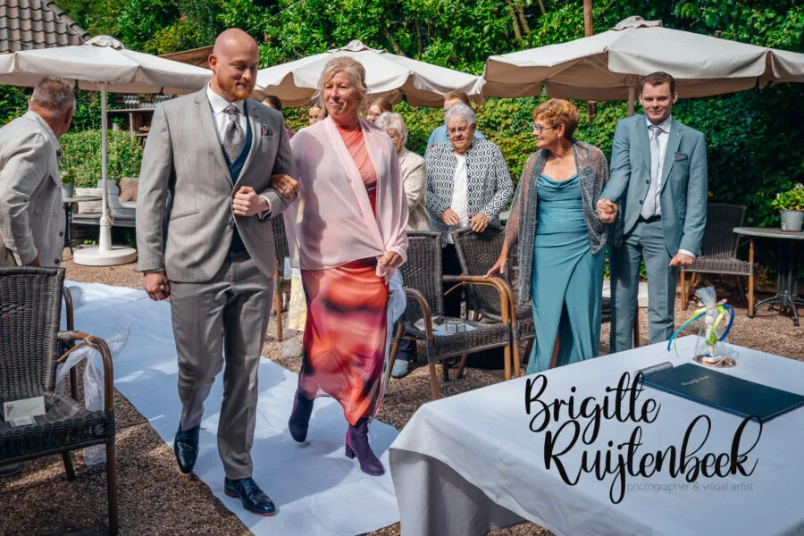 Trouwceremonie de wiemel gasselte aankomst bruidegom
